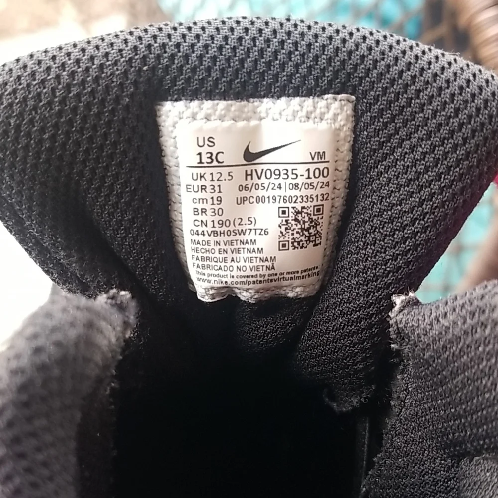 Nike Kids Black and Pink Sneakers - Picture 2 of 11